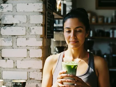 Matcha latte sin grumos: la técnica que separa un buen barista de uno principiante