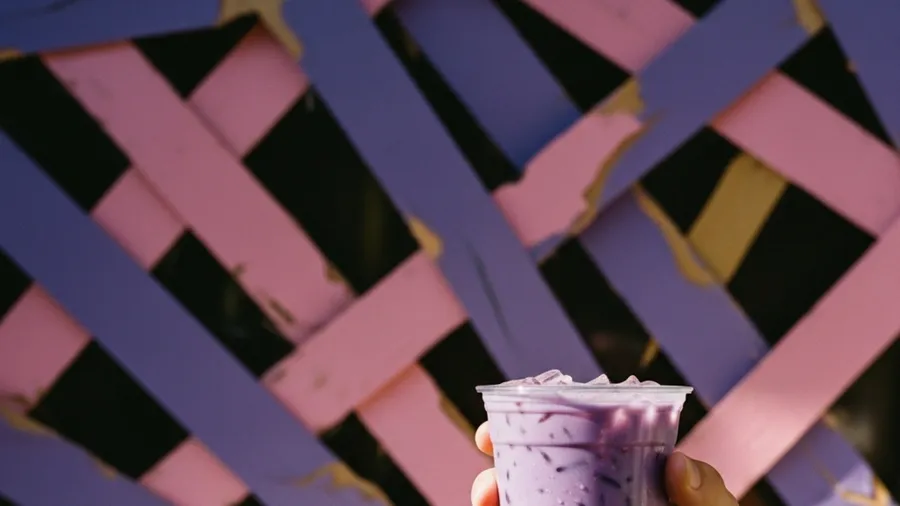 Bebidas de doble sabor: cómo combinar taro y fresa sin que se corten