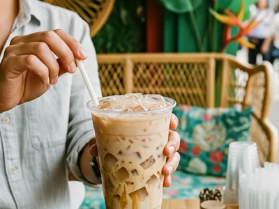 Té negro, cremosa y coco: la combinación de tres capas que nunca falla